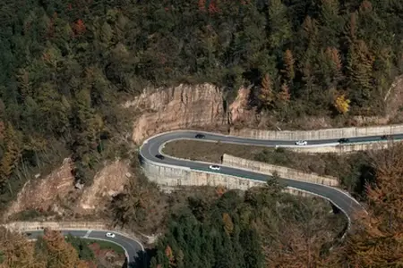 Se construiește un nou tronson de autostradă în România.