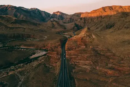 Autostrada M4 între Törökszentmiklós și Kisújszállás este în construcție continuă și stabilă.